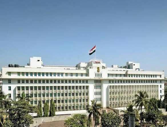 राखीव प्रवर्गातील उमेदवारांना खुल्या जागांवर दावा करण्यास प्रतिबंध करणाऱ्या निर्णयाला मंत्रिमंडळाच्या बैठकीत तात्पुरती स्थगिती